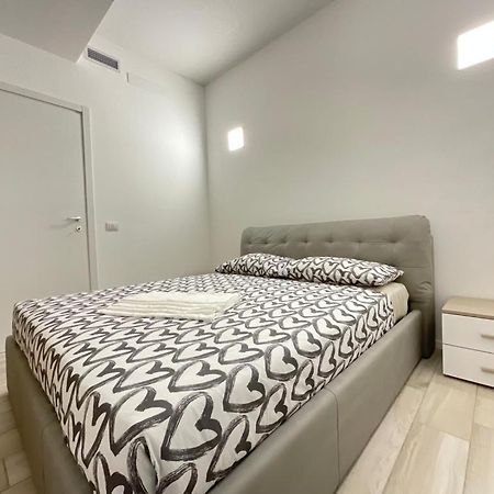 Milan New Apartments In Central Esterno foto