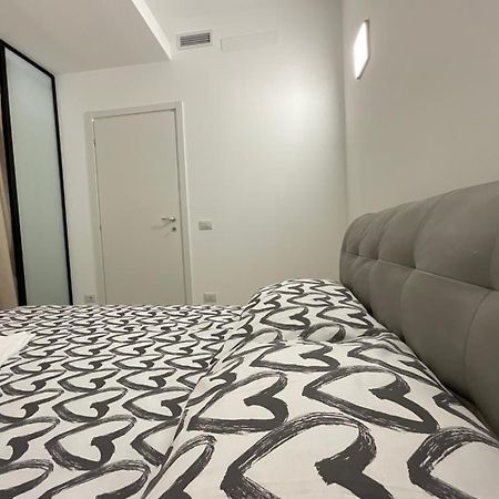 Milan New Apartments In Central Esterno foto