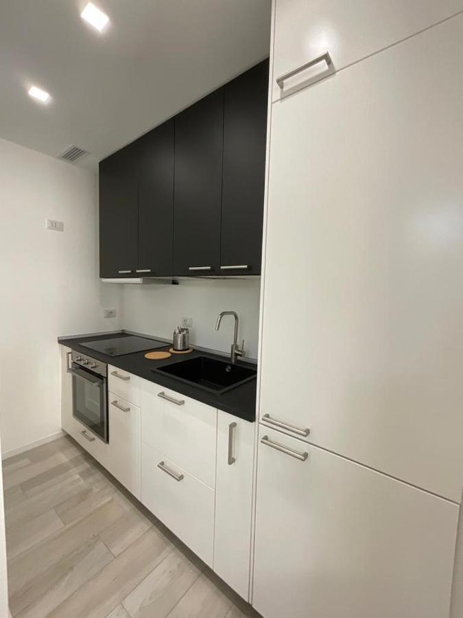 Milan New Apartments In Central Esterno foto