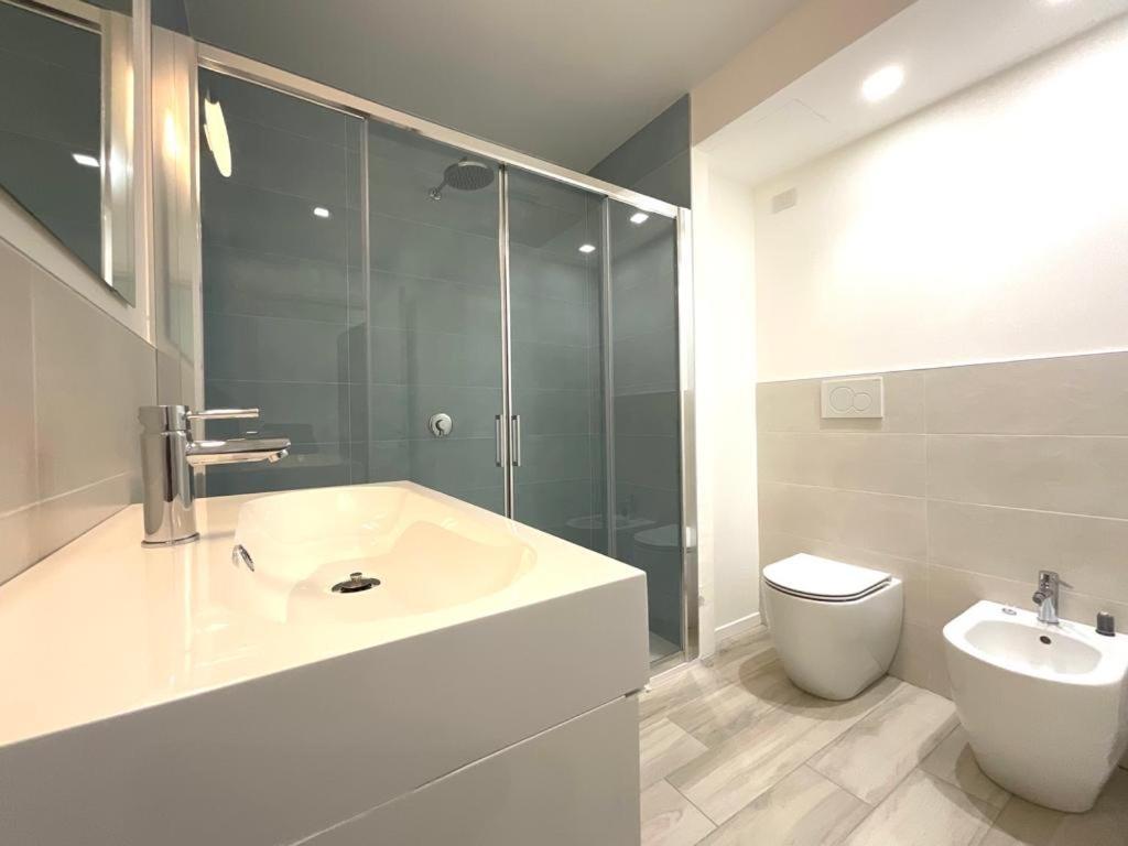 Milan New Apartments In Central Esterno foto