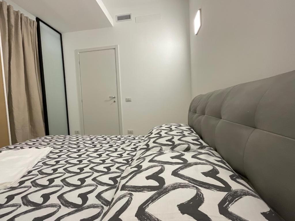 Milan New Apartments In Central Esterno foto