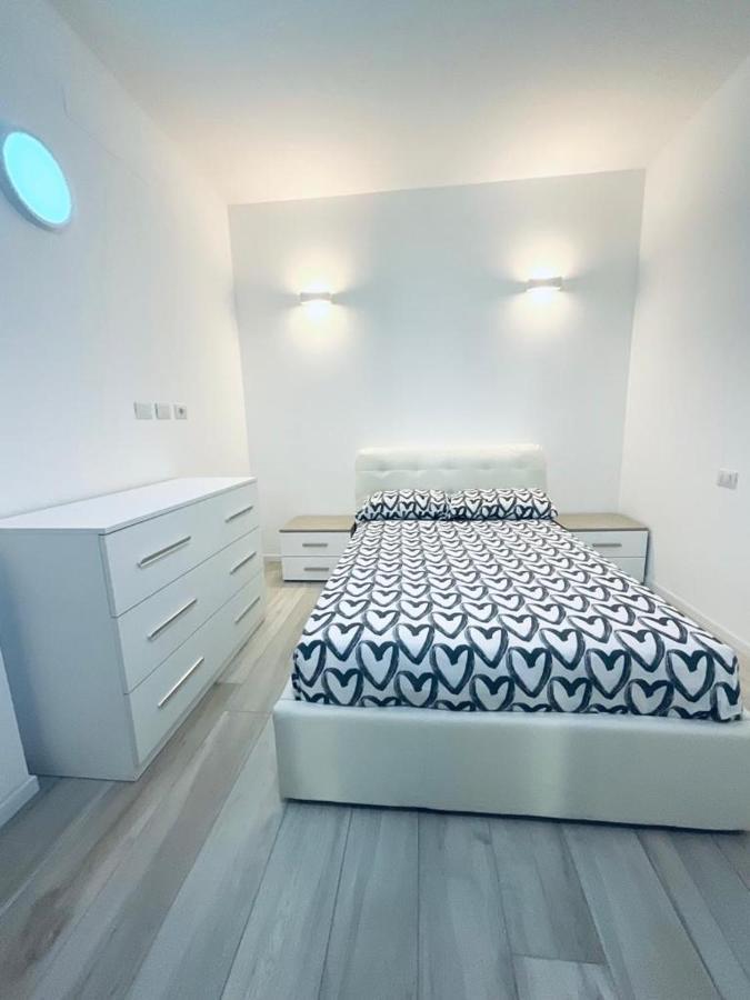 Milan New Apartments In Central Esterno foto